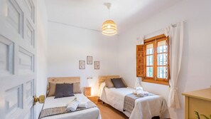 3 dormitorios, tabla de planchar con plancha, cuna de viaje y wifi