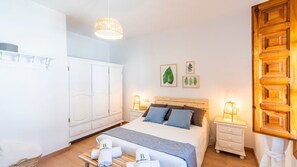 3 slaapkamers, een strijkplank/strijkijzer, reisbedje, wifi