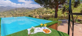 Cortijo Baeza Torrox by Ruralidays