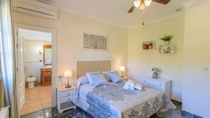 4 Schlafzimmer, Bügeleisen/Bügelbrett, Reisekinderbett, WLAN