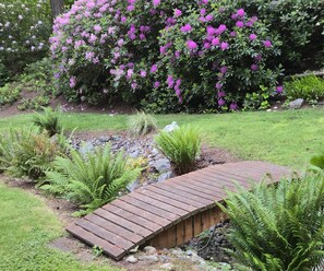 Property grounds - Sparkling Clean suite, close to Woodinville's Wine District. WiFi.  Pet friendly (Woodinville)