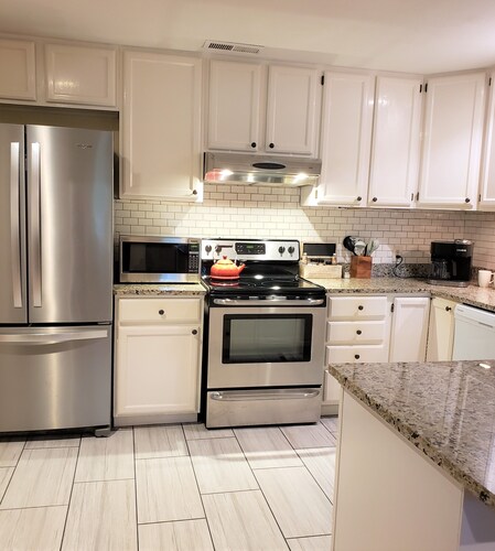 Sparkling Clean suite, close to Woodinville's Wine District. WiFi.  Pet friendly