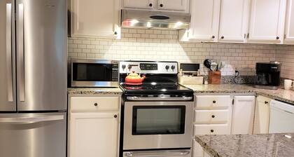 Sparkling Clean suite, close to Woodinville's Wine District. WiFi. Pet friendly
