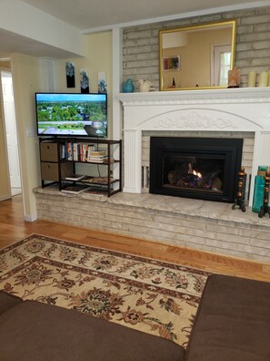 Interior - Sparkling Clean suite, close to Woodinville's Wine District. WiFi. Pet friendly (Woodinville)