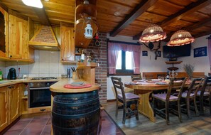 Réfrigérateur, plaque de cuisson, lave-vaisselle, cafetière/bouilloire