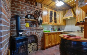 Refrigerador, parrilla de estufa, lavavajillas y cafetera y tetera 