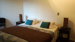 Apartamento básico | 1 quarto, cofres nos quartos, ferros/tábuas de passar roupa