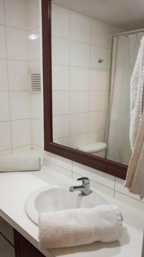 Bathroom - Global Apartments (Santiago)