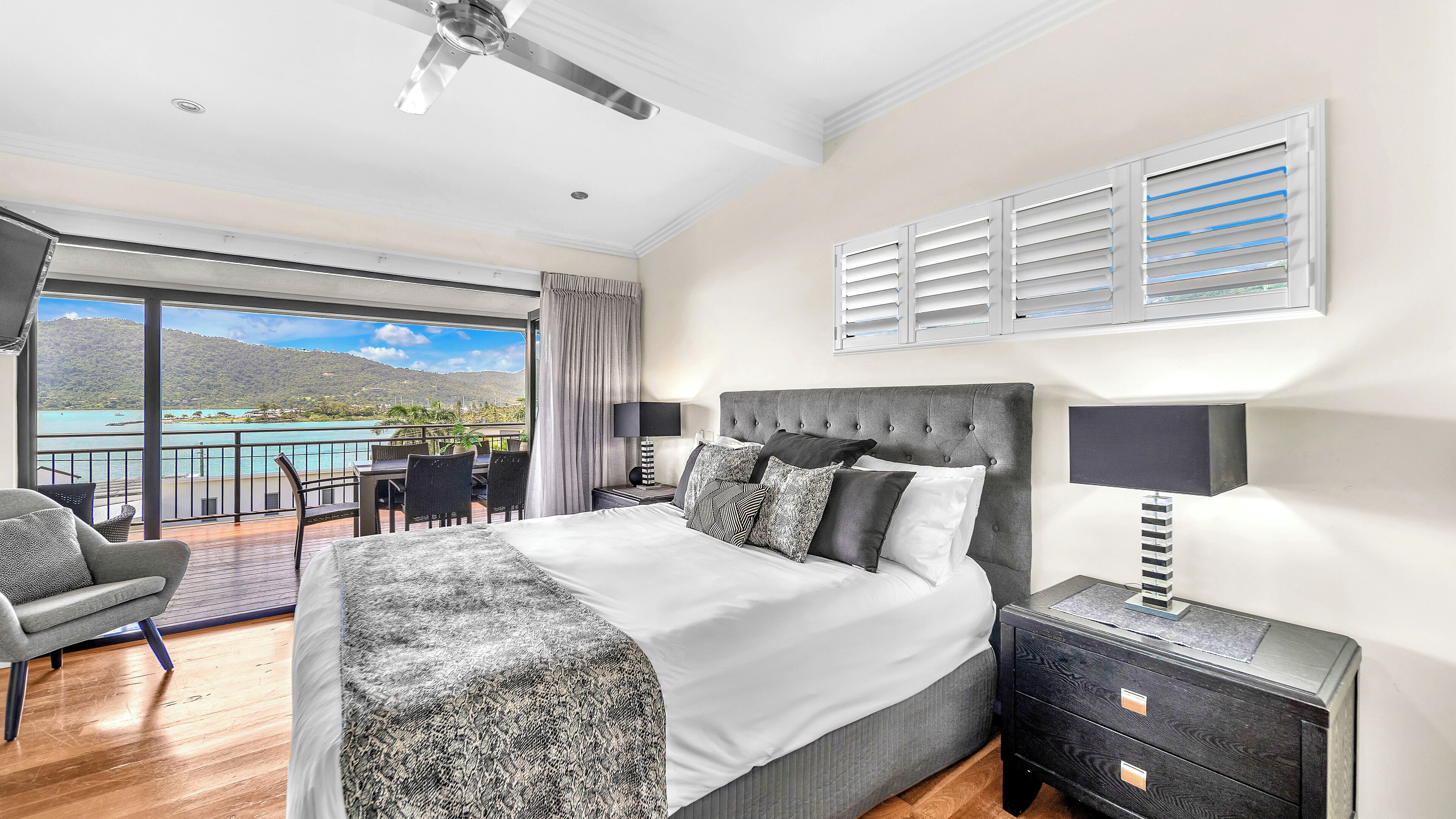 4 bedrooms, desk, iron/ironing board, travel cot