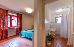 2 camere, culla da viaggio, Wi-Fi gratuito, lenzuola
