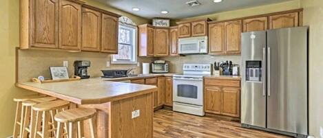 ثلاجة، ميكروويف، فرن، موقد طهي مسطح