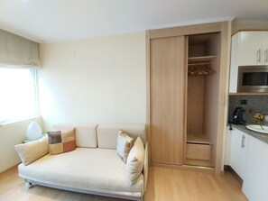 TV - Del Parque Flats - Estudio Martires (Málaga)