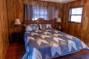 3 habitaciones, tabla de planchar con plancha y cuna de viaje 