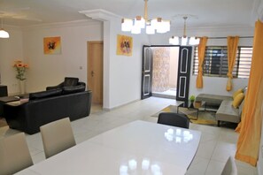 Family Duplex | Living room - Residence Lolya (Abidjan)