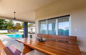 Outdoor dining - Lovely home in Vodnjan (Vodnjan)