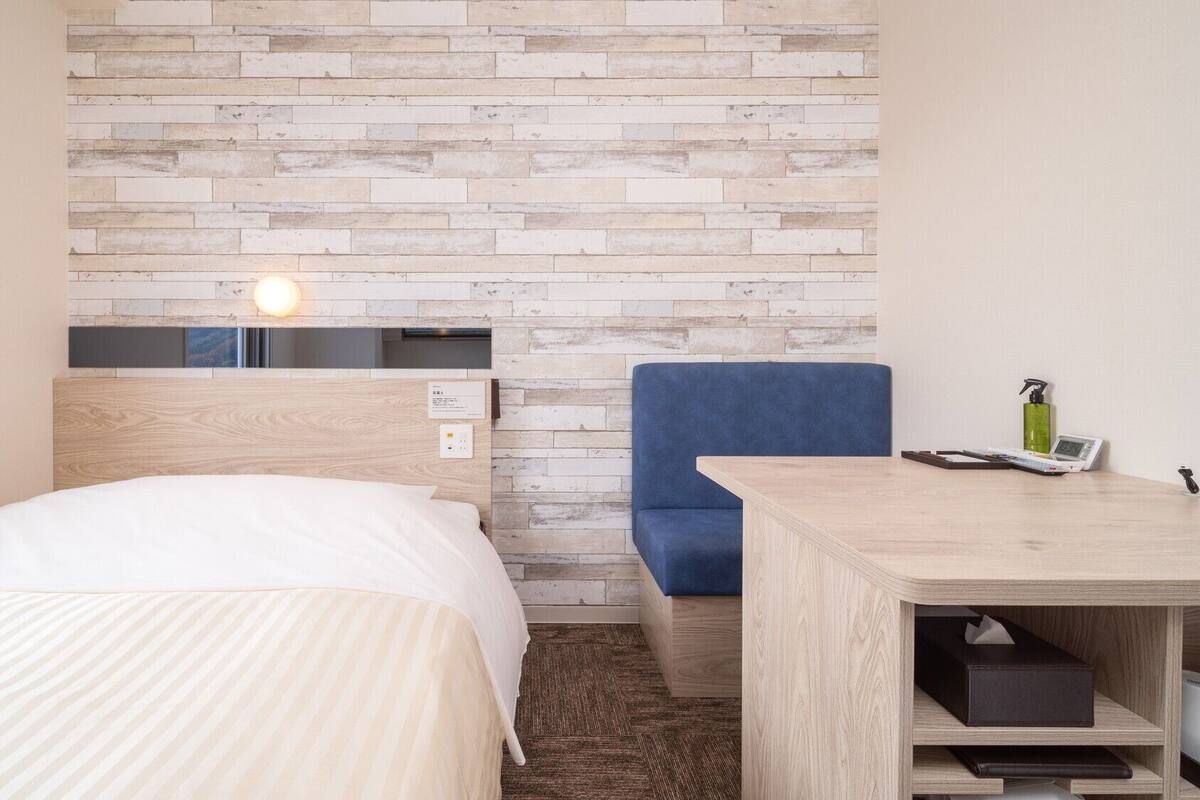 Soundproofing, WiFi (free), bed sheets