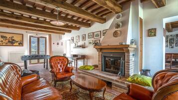 Fernseher, Tischfußball