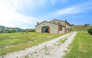 Exterior - Amazing home in Apecchio (PU) (Apecchio (PU))