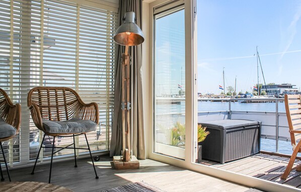 Interior - Amazing ship in Aalsmeer with harbor view (Aalsmeer)
