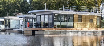 2 bedroom nice ship in Well