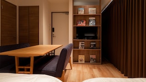 Habitación, para no fumadores, vista a la ciudad | 1 habitación, escritorio y espacio para trabajar con laptop