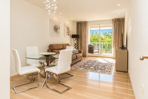 Living area - Golden Gardens Apartment Javea Arenal, Terrace, AACC, Wifi and only 600m from the Beach (Javea / Xàbia)