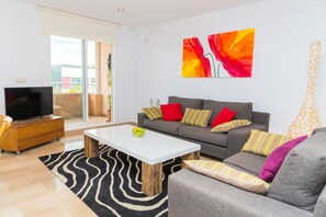 Smart TV - Golden Gardens Duplex Apartment Javea Arenal s, 3 Terraces, AACC, Wifi and only 600m from the Beach (Javea / Xàbia)