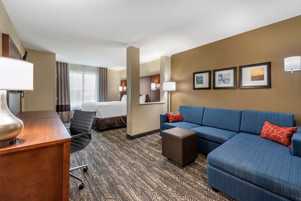 1 bedroom, desk, laptop workspace, iron/ironing board - Comfort Suites Dry Ridge (Dry Ridge)