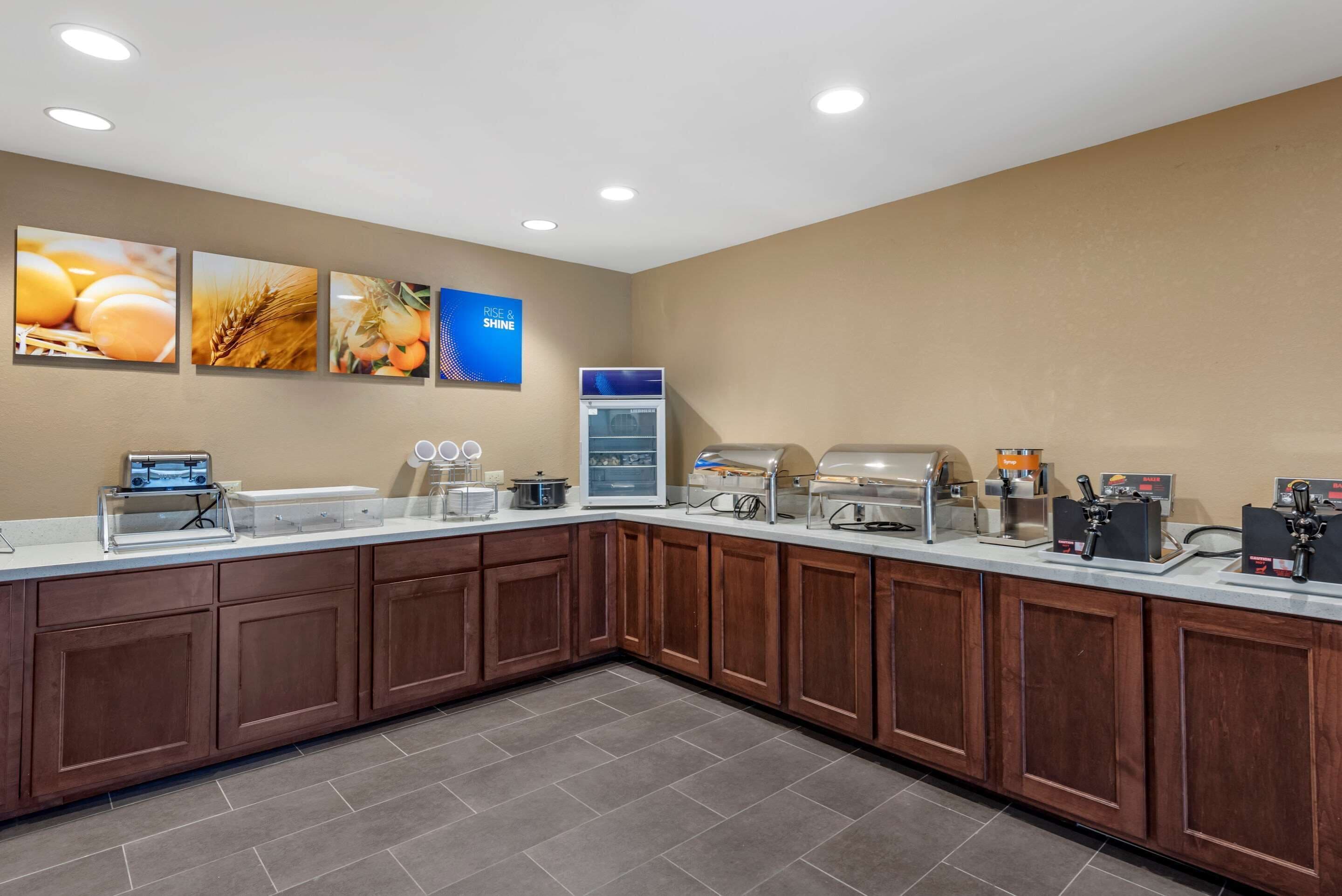 free daily self-service breakfast