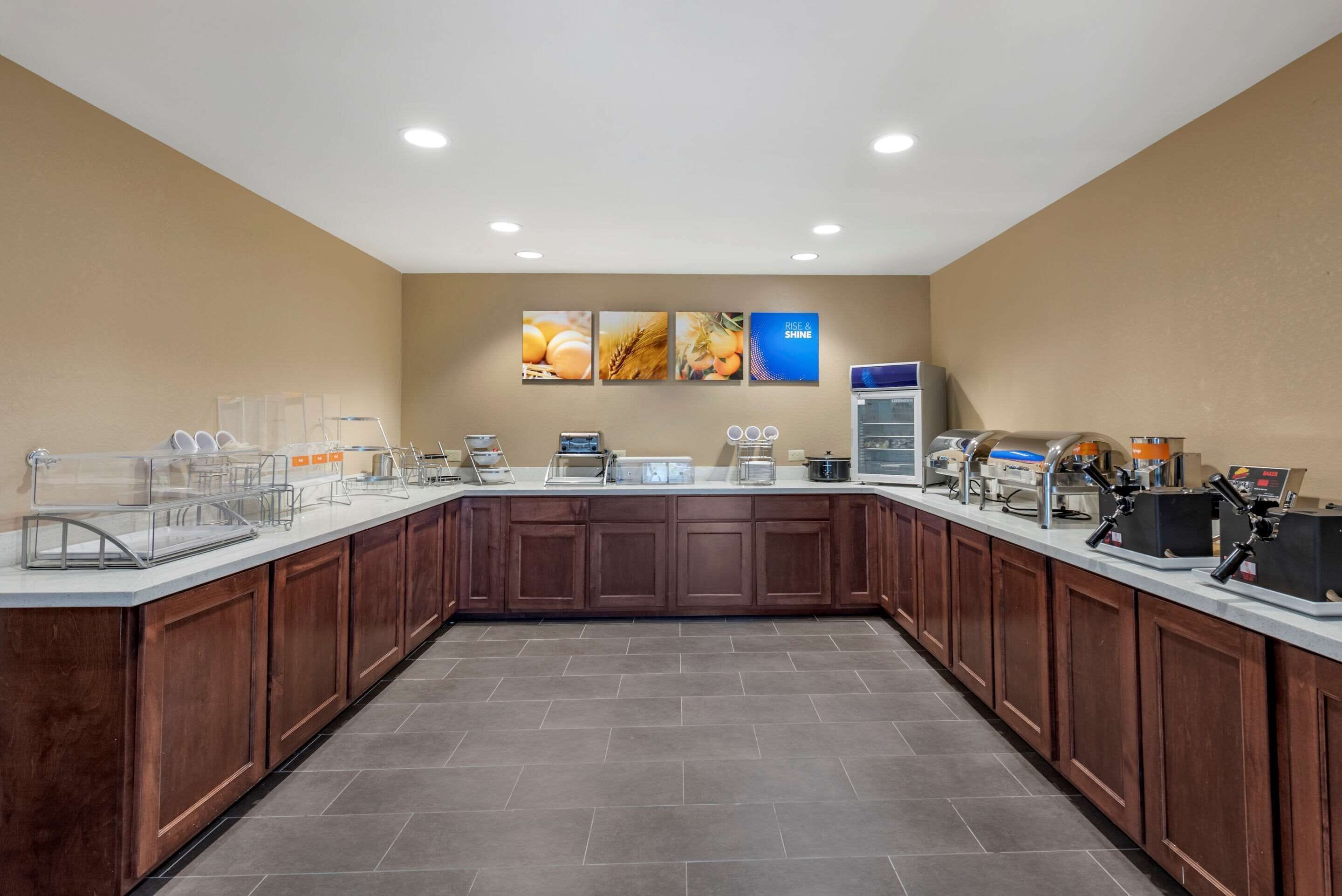 free daily self-service breakfast