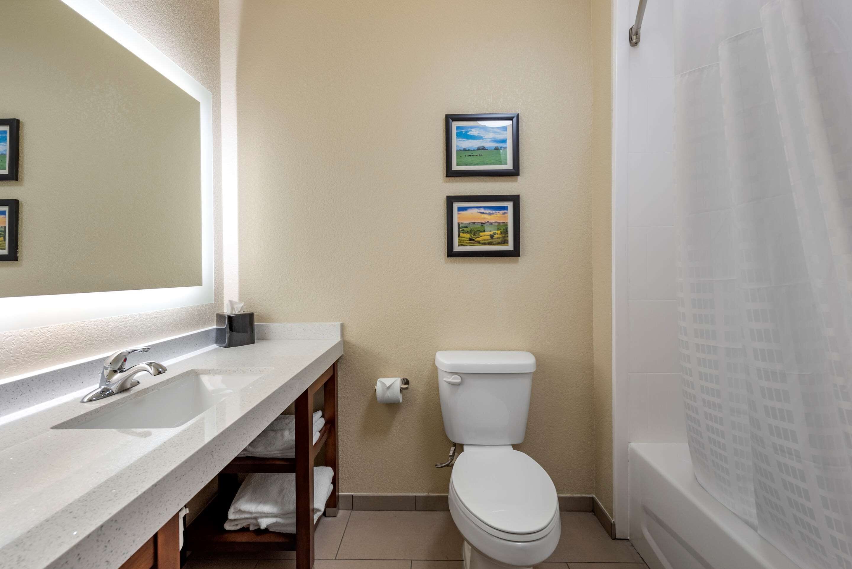 desk, laptop workspace, iron/ironing board, free wifi