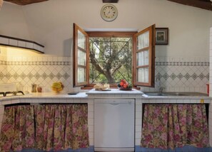 Frigorifero, microonde, forno, lavastoviglie