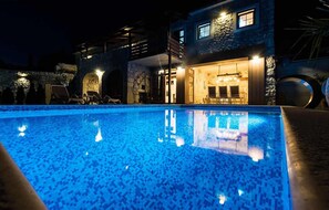 حمام سباحة