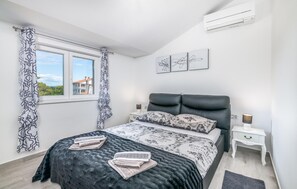 4 bedrooms, in-room safe, free WiFi, bed sheets - Stunning home in Dobrinj (Dobrinj)