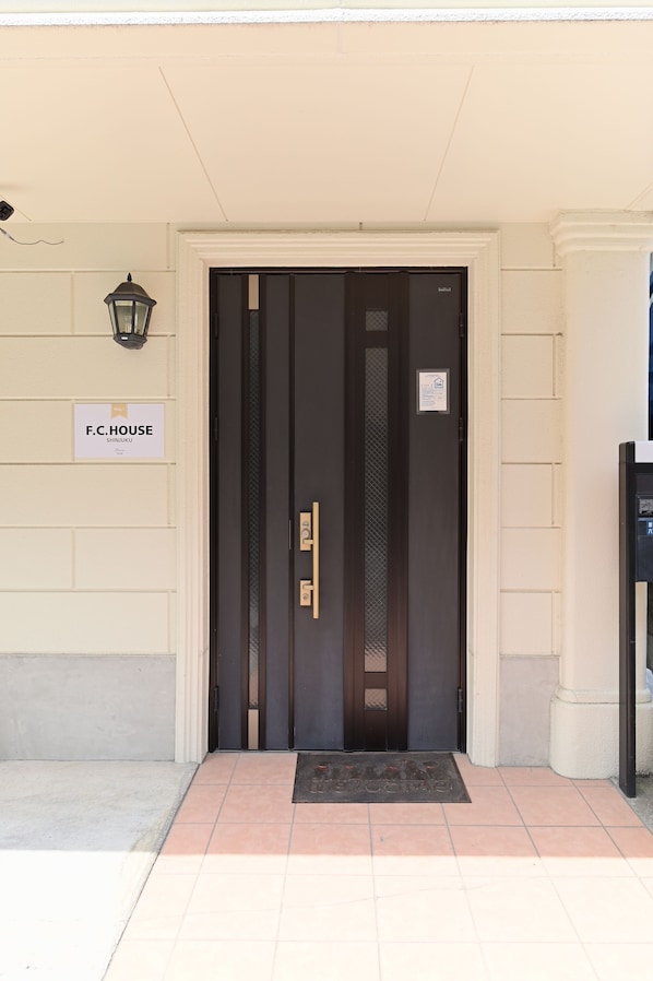 Property entrance - FC House Shinjuku (Tokyo)