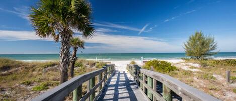 Beach nearby, sun loungers, beach towels