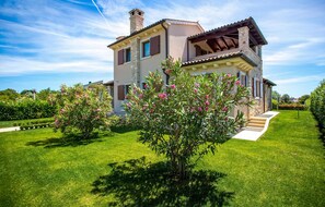 المنطقة المحيطة بالمنشأة