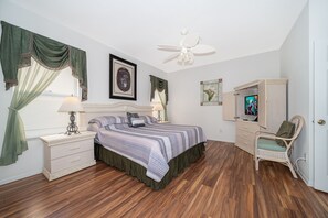 3 habitaciones, tabla de planchar con plancha y cuna de viaje 