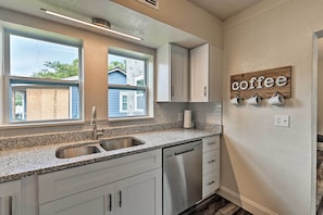 Interior - Walk to Dtwn: Winter Garden Home w/ Patio (Winter Garden)