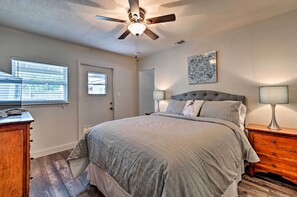 1 bedroom, iron/ironing board, Internet, bed sheets - Walkable Winter Garden Bungalow: 3 Blocks to Dtwn (Winter Garden)