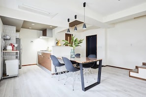 Huis (FC, Shibuya, No.1) | Dineren op de kamer