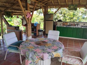 Bao gồm bữa sáng đặc sản địa phương hàng ngày