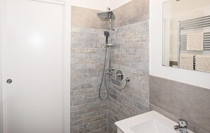 Shower - Nice apartment in Soriso (NO) with WiFi (Soriso (NO))