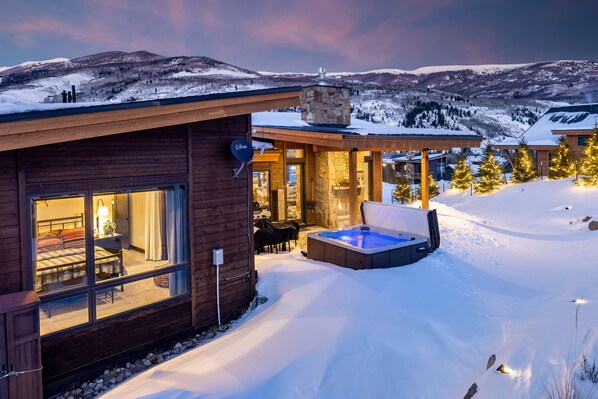 Tina de hidromasaje al aire libre