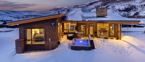 Bain à remous extérieur