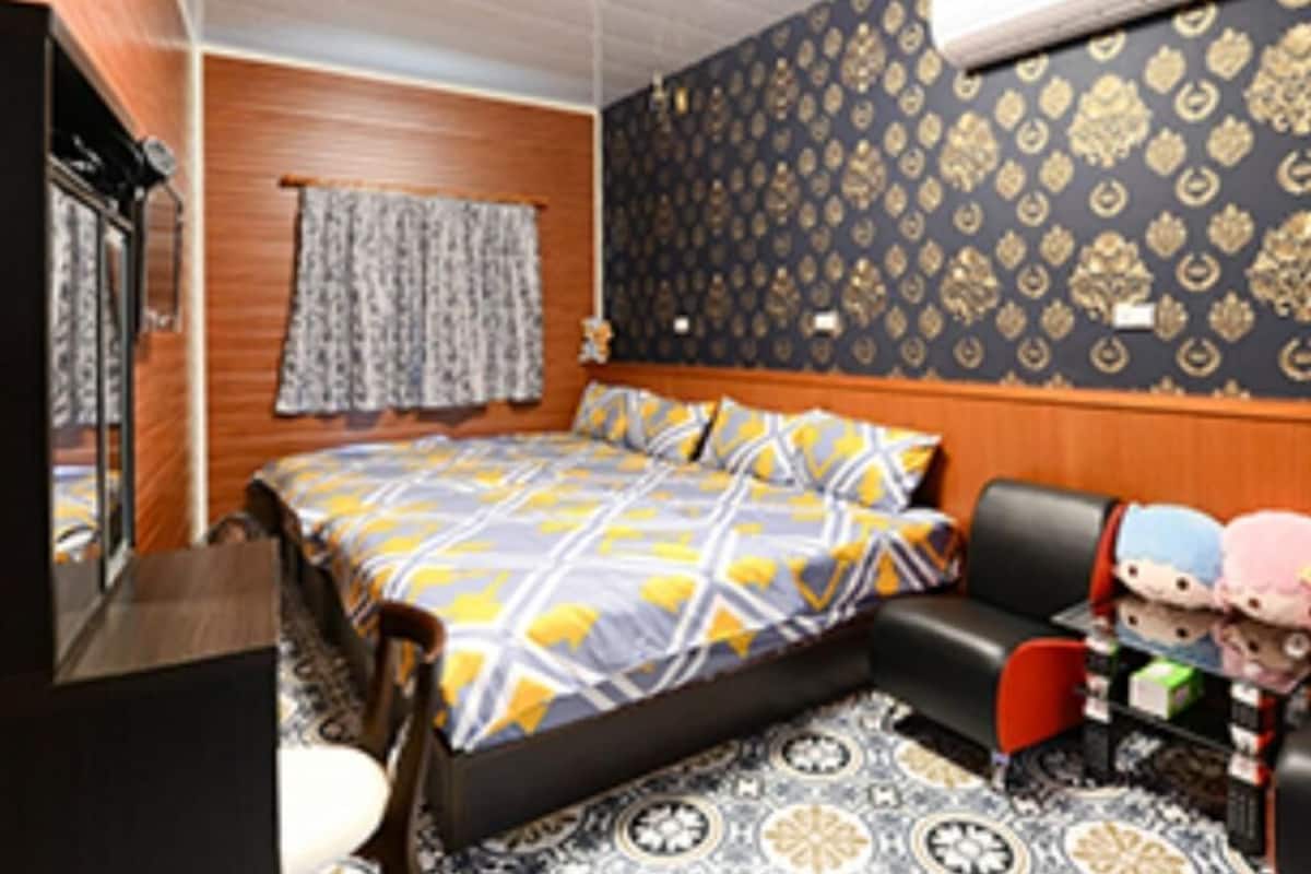 Habitación cuádruple | Escritorio, cortinas blackout, wifi gratis y ropa de cama