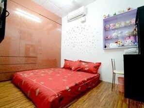 Standard Double Room | Desk, blackout drapes, free WiFi, bed sheets - Full House B&B (Liuqiu)