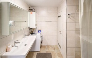 Shower - Stunning apartment in Arrach with WiFi (Arrach)