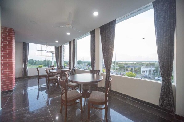 Coffee shop - Bay Inn (Tirukalukundram)