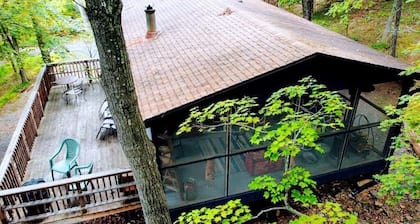 High View Hideaway - Ein gemütliches Verlorene River Cabin Escape - Neu renoviert!